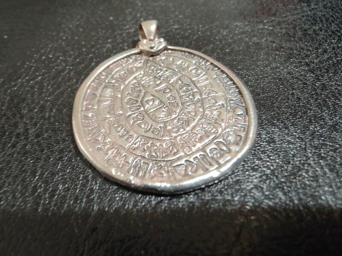 silver pendant necklace