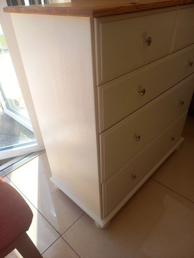 chest of drawers