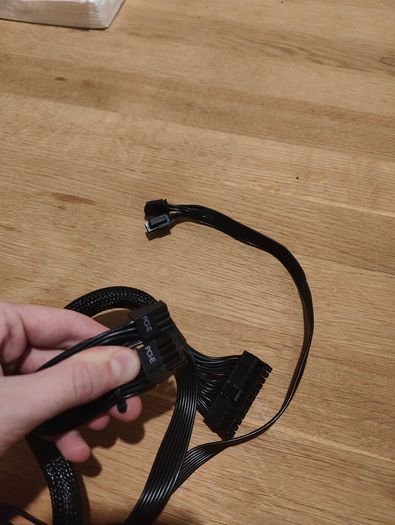 PCCOM SI Series 650W 80+ Bronze Power Supply PCIe connectors