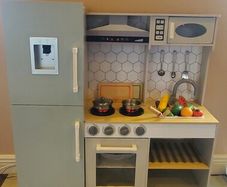 Kids Play Kitchen Deluxe (Smyths) and accessories