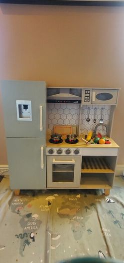 Kids Play Kitchen Deluxe (Smyths) and accessories