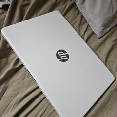 HP 14" Laptop (Snowflake White) - 4GB RAM / 128GB SSD - Perfect Condition