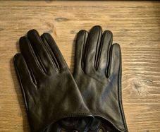 100% Leather Gloves Size Small