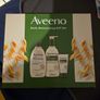 aveeno daily moisturising gift set Image 2