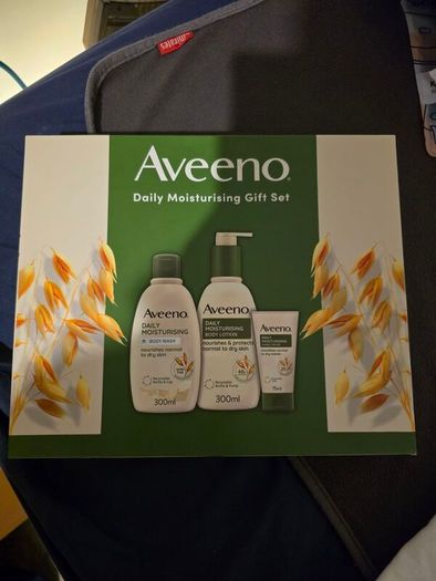 aveeno daily moisturising gift set