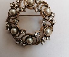 Broach Gold Tone Pearl and CZ Vintage