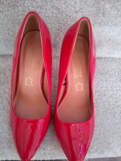Red Heels Size 4