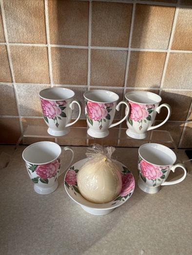 Newbridge Home Rose 5 Unused Mugs & Matching Candle Holdrr