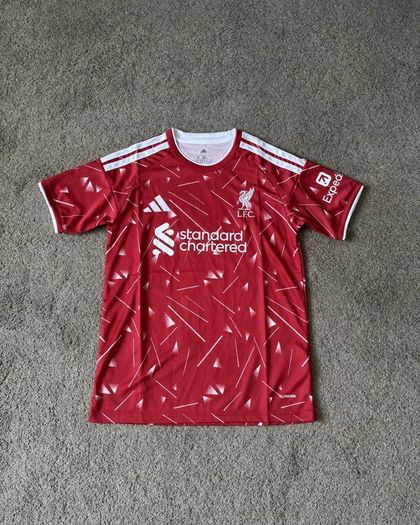 liverpool home jersey