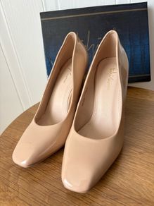 Beige block-heel court shoes by Sergio Todzi with a square-round toe Uk4 Eur37