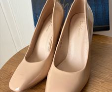 Beige block-heel court shoes by Sergio Todzi with a square-round toe Uk4 Eur37