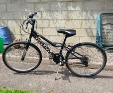 Girls 24" Apollo kinx Bike