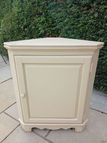 Corner tv unit
