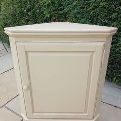 Corner tv unit
