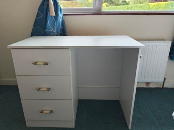 Desk with drawers suit student