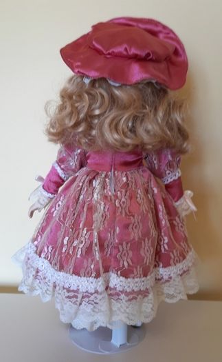 9 x  Porcelain dolls