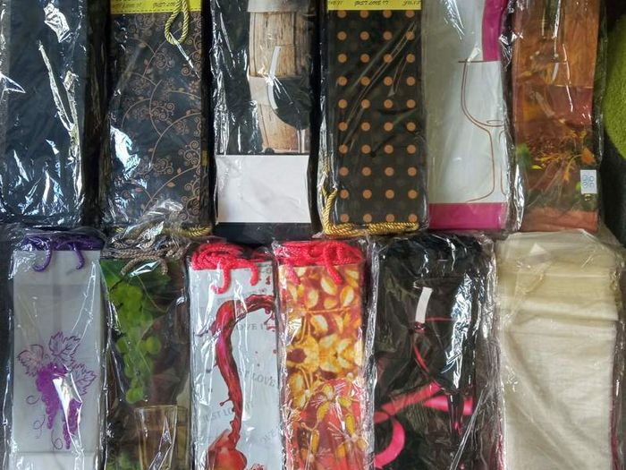 Job Lot of Wine Bottle Gift Bags - Approximately 500 in total