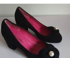 Le Babe 6009 Black Velour Court Shoes EU36 UK3 Pearl Flower Block Heels BNIB  CAN POST