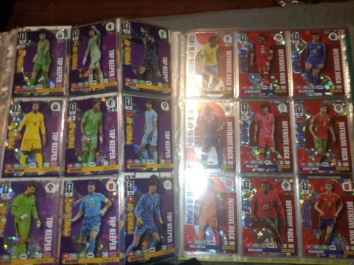 Panini World Cup 2026 binder almost full + extra cards