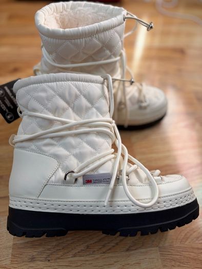 Insulated winter boots