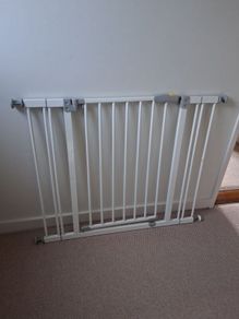 hauck stairgate with extensions (no drill required)