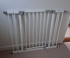 hauck stairgate with extensions (no drill required)