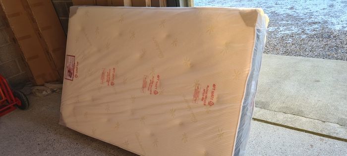 New Single, Double, King & Superking Tufted Sprung Memory Foam Mattresses In Stock