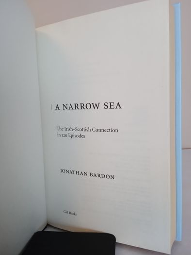 A Narrow Sea: The Irish-Scottish Connection in 120 Episodes by Jonathan Bardon (HQ641)