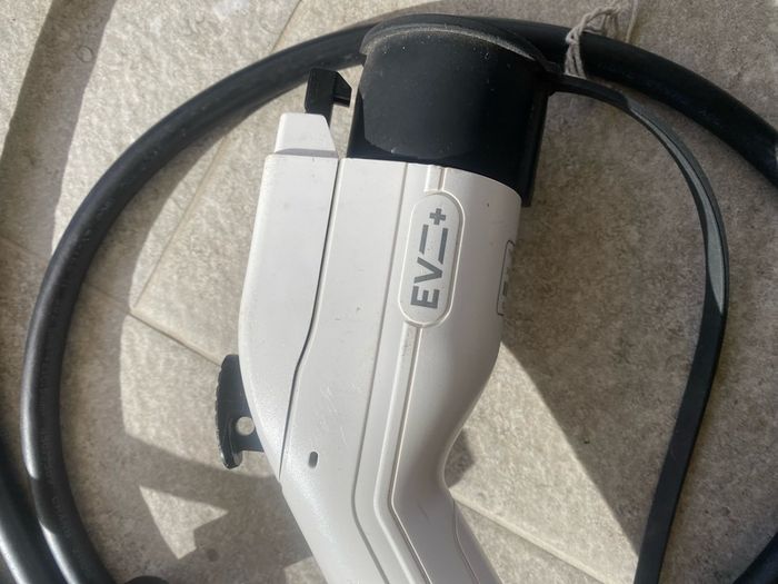Mode 2 portable electric vehicle (EV) charging cable