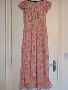 Gorgeous floral midi dress from Dorothy Perkins