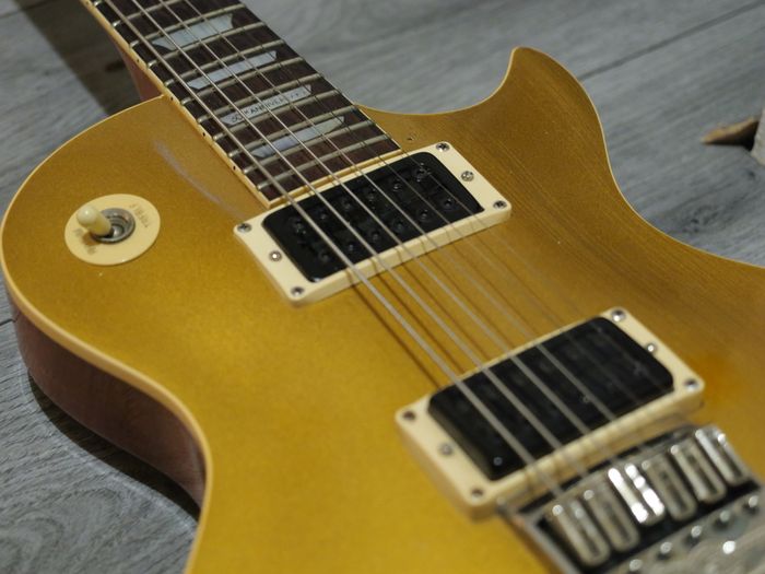 Modded [Ragnarok + Evertune] 1982 Gibson Les Paul 30th Anniversary Goldtop