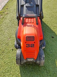 Electric lawnmower