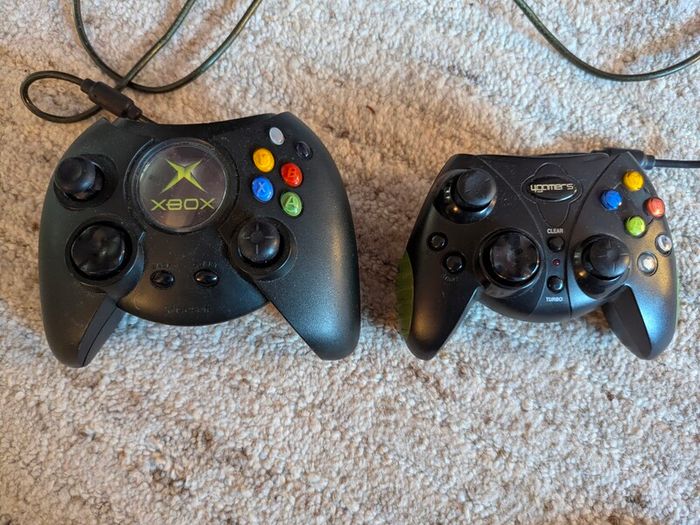 Crystal Xbox original (Modded) + 2 controllers + 12 games