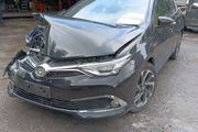 Breaking Toyota auris hybrid 2017