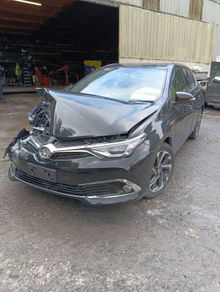 Breaking Toyota auris hybrid 2017