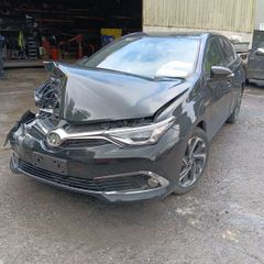 Breaking Toyota auris hybrid 2017