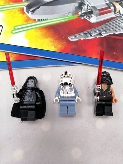 LEGO Star Wars: EMPEROR PALPATINE'S SHUTTLE (8096) complete with figures & instructions
