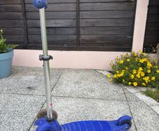 Micro 3-wheeled scooter