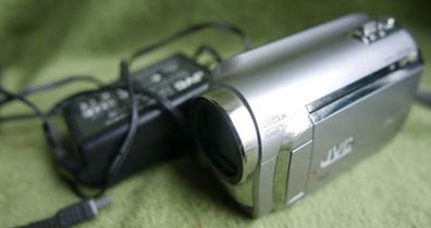 JVC GZ-MG360 Everio Hybrid Camcorder, 60GB Hard Disc Drive, Micro SD Slot, 35x Optical Zoom