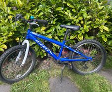 Kid's blue - white bike