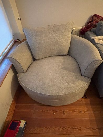 Luxury Vobe Swivel Cuddle Chair  Cost 1,750 New