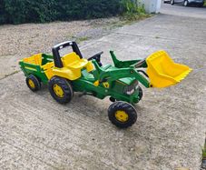 John Deere ride on toy tractor