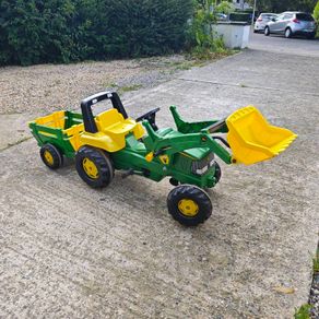 John Deere ride on toy tractor
