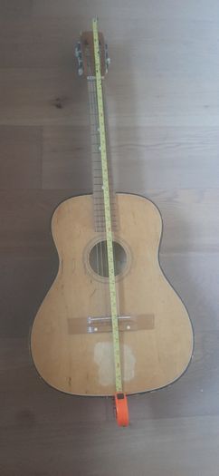 Guitar (38 inches x 14 inches) 3/4 size suits teenagers or small adults