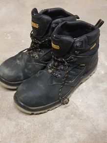 Dewalt safety boots