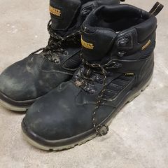 Dewalt safety boots