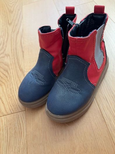 M&S kids Boots in very good condition size 9 and 10