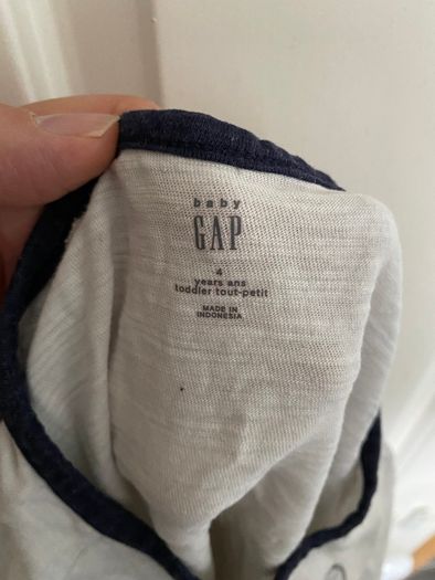 Light grey girl's top 100-104 GAP
