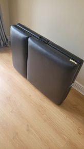 massage table