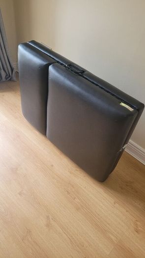 massage table